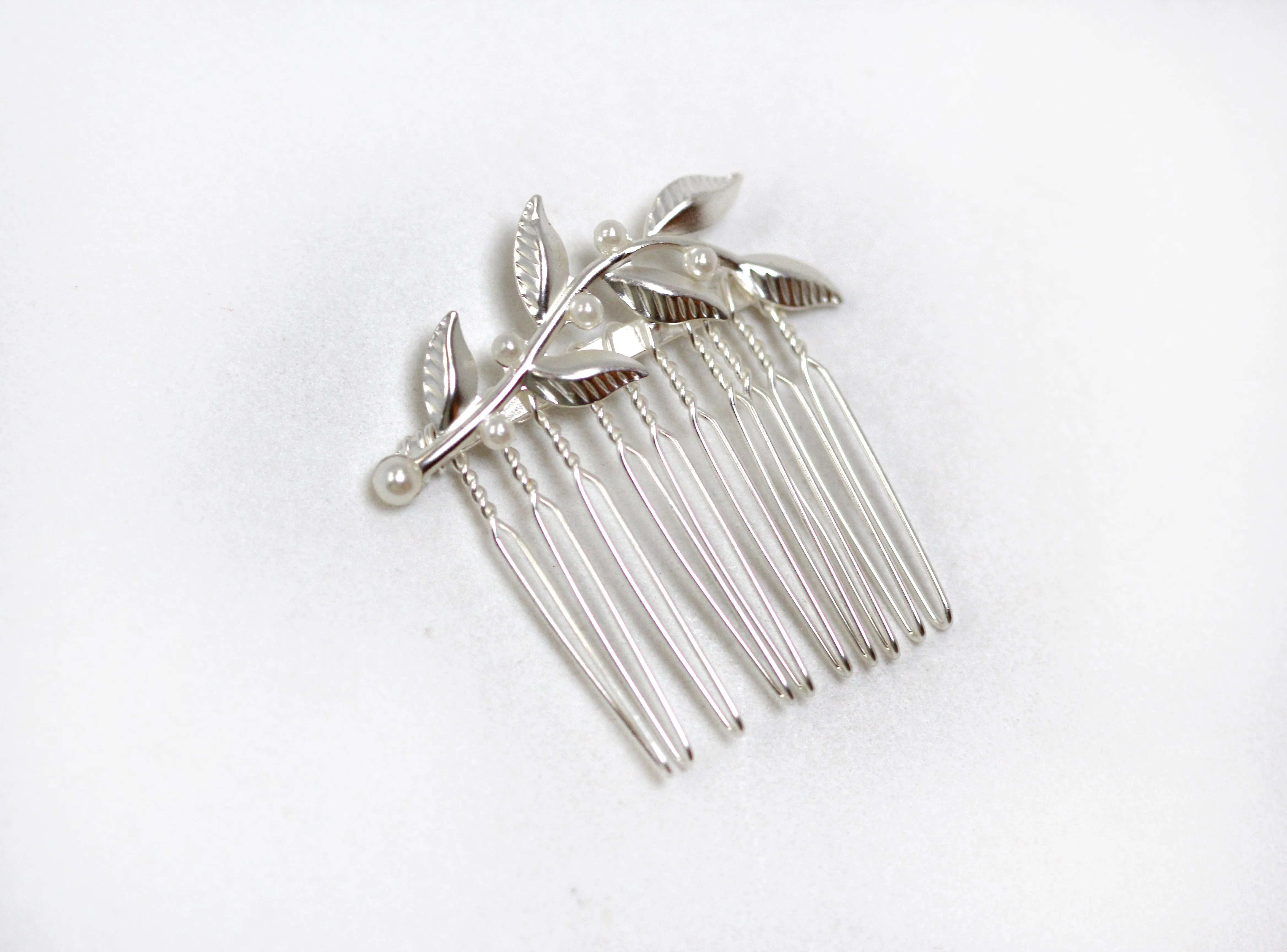Single Twigs & Pearls Hair Comb.